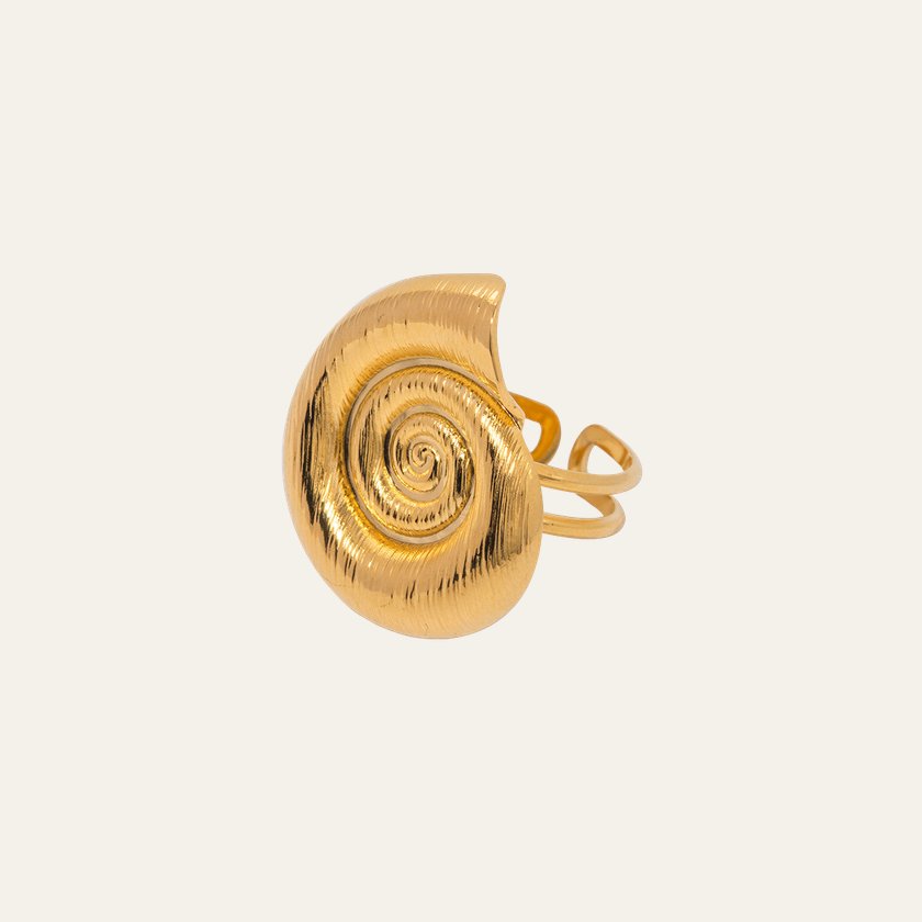 Anillo Coral de caracol dorado